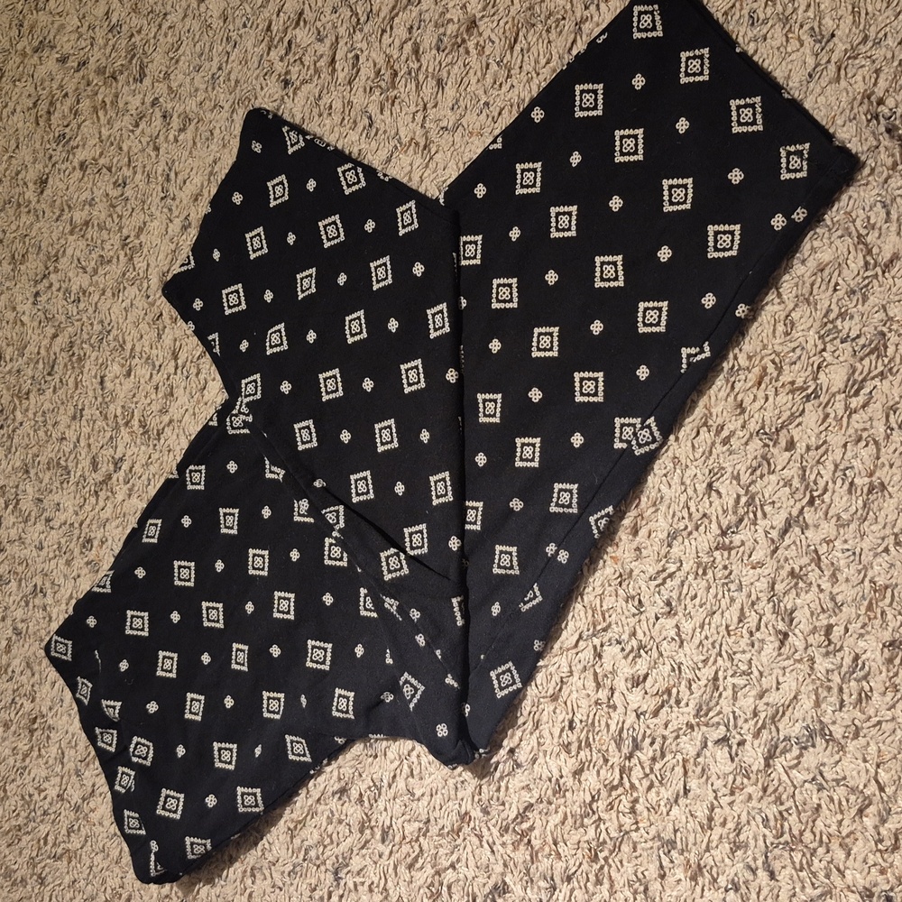 Torrid Black Capri Leggings with Cream Accents Size 2